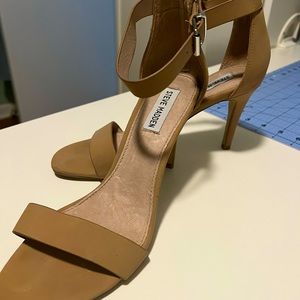 Women’s Steve Madden nude heel size 8.5